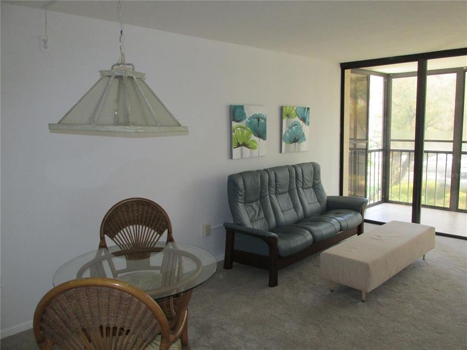 Active With Contract: $1,500 (1 beds, 1 baths, 633 Square Feet)