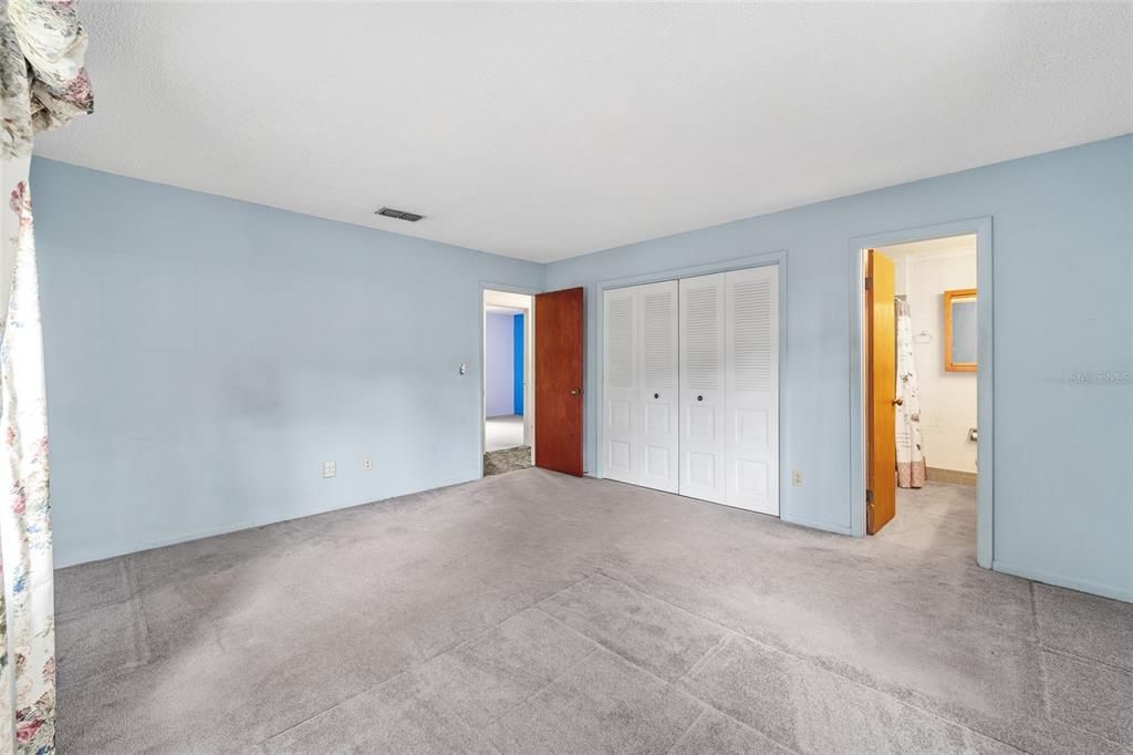Active With Contract: $204,900 (3 beds, 2 baths, 1268 Square Feet)