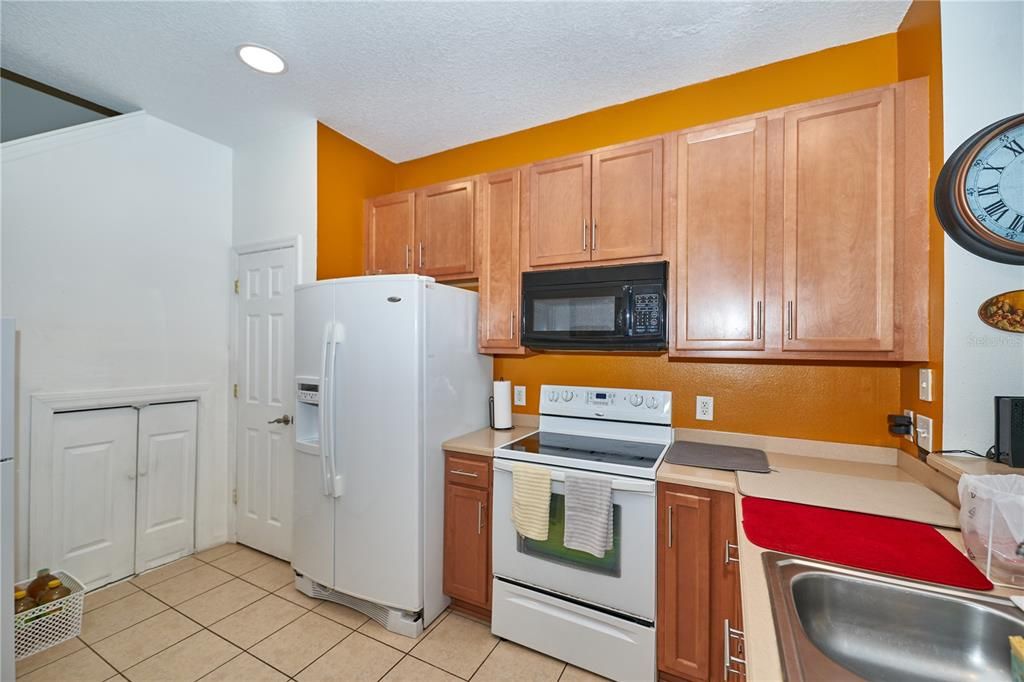 For Sale: $310,000 (3 beds, 3 baths, 1312 Square Feet)