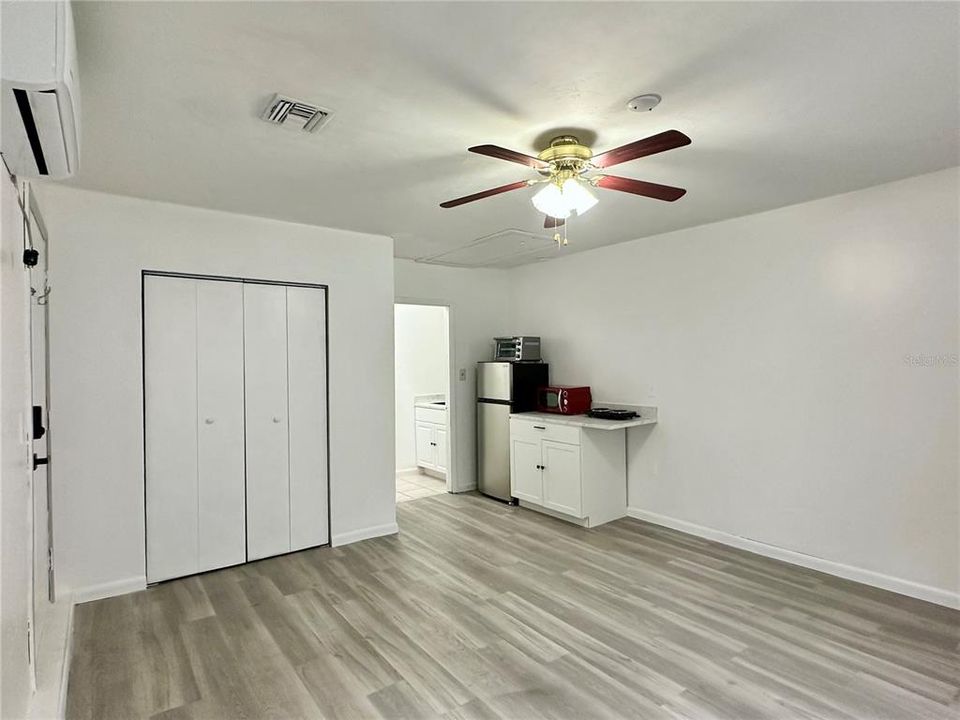 Recently Rented: $850 (1 beds, 1 baths, 300 Square Feet)