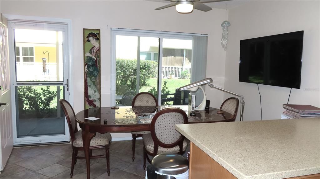 For Sale: $279,900 (2 beds, 2 baths, 1210 Square Feet)