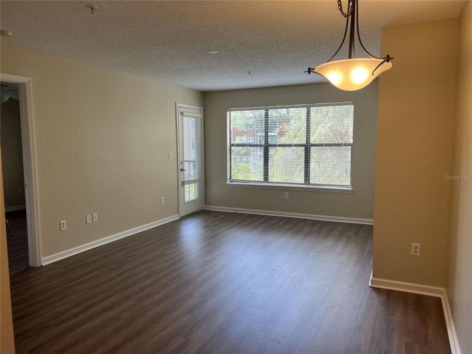 For Sale: $155,000 (1 beds, 1 baths, 665 Square Feet)