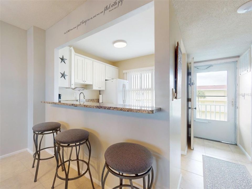 For Sale: $230,000 (2 beds, 2 baths, 1025 Square Feet)