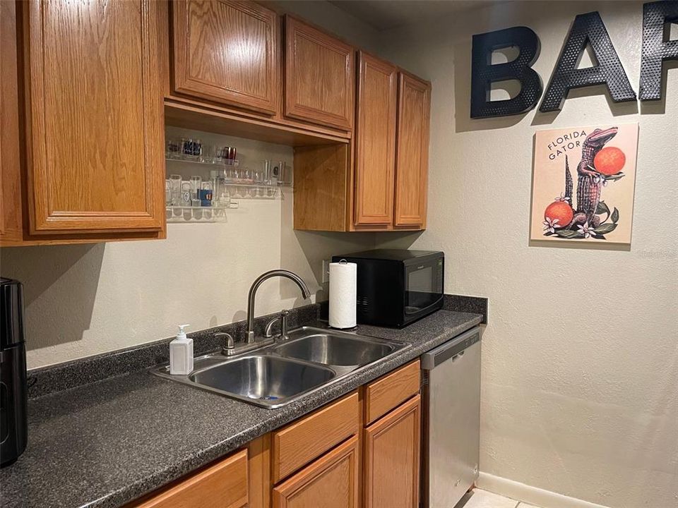 Active With Contract: $125,000 (1 beds, 1 baths, 630 Square Feet)