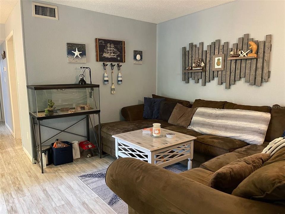 Active With Contract: $125,000 (1 beds, 1 baths, 630 Square Feet)