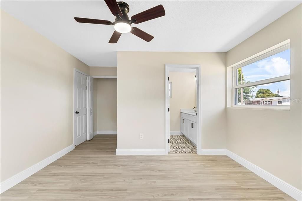 Active With Contract: $319,900 (4 beds, 2 baths, 1384 Square Feet)