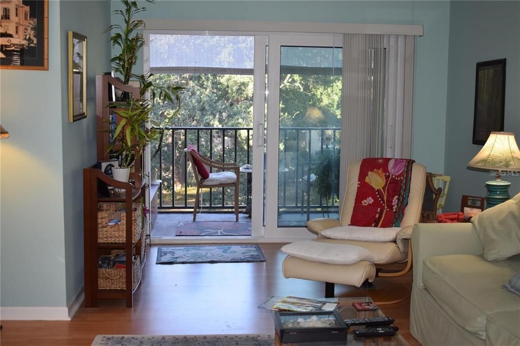 Active With Contract: $1,600 (2 beds, 1 baths, 1004 Square Feet)