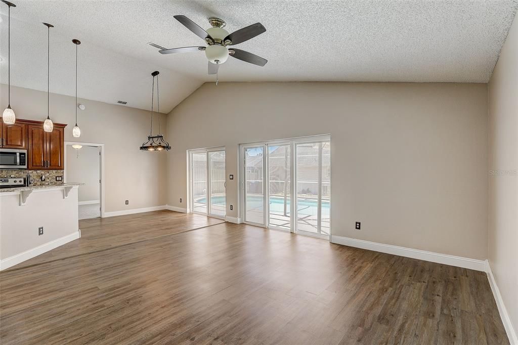 For Sale: $349,900 (3 beds, 2 baths, 1335 Square Feet)