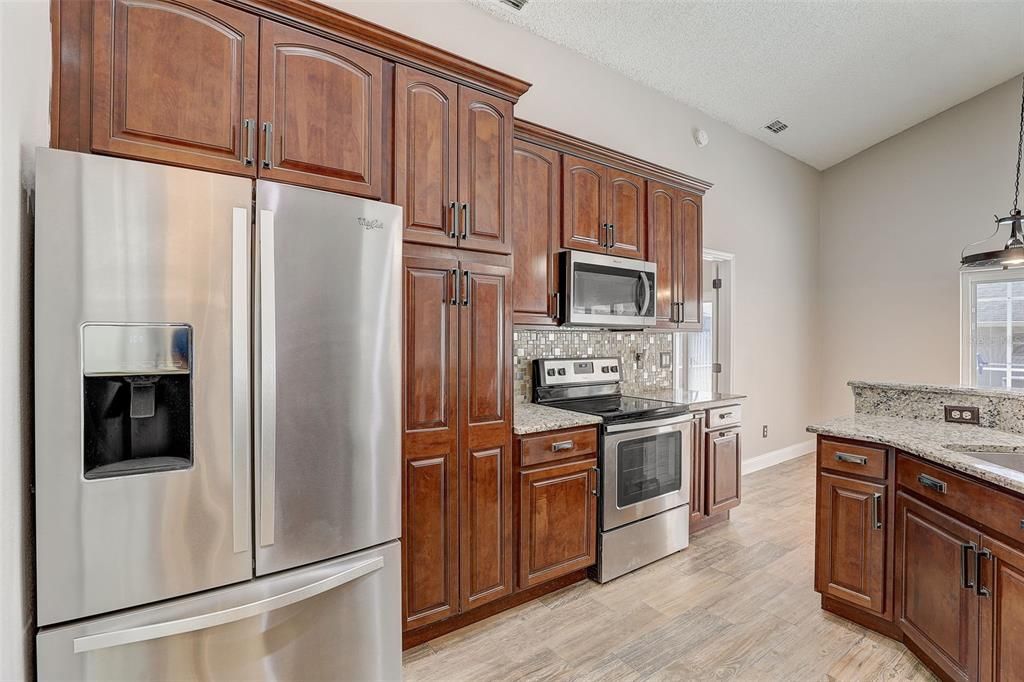 For Sale: $349,900 (3 beds, 2 baths, 1335 Square Feet)