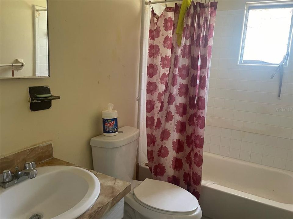 For Sale: $214,000 (4 beds, 1 baths, 1184 Square Feet)