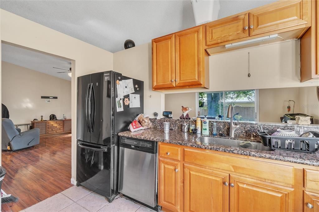 For Sale: $260,000 (3 beds, 2 baths, 1278 Square Feet)