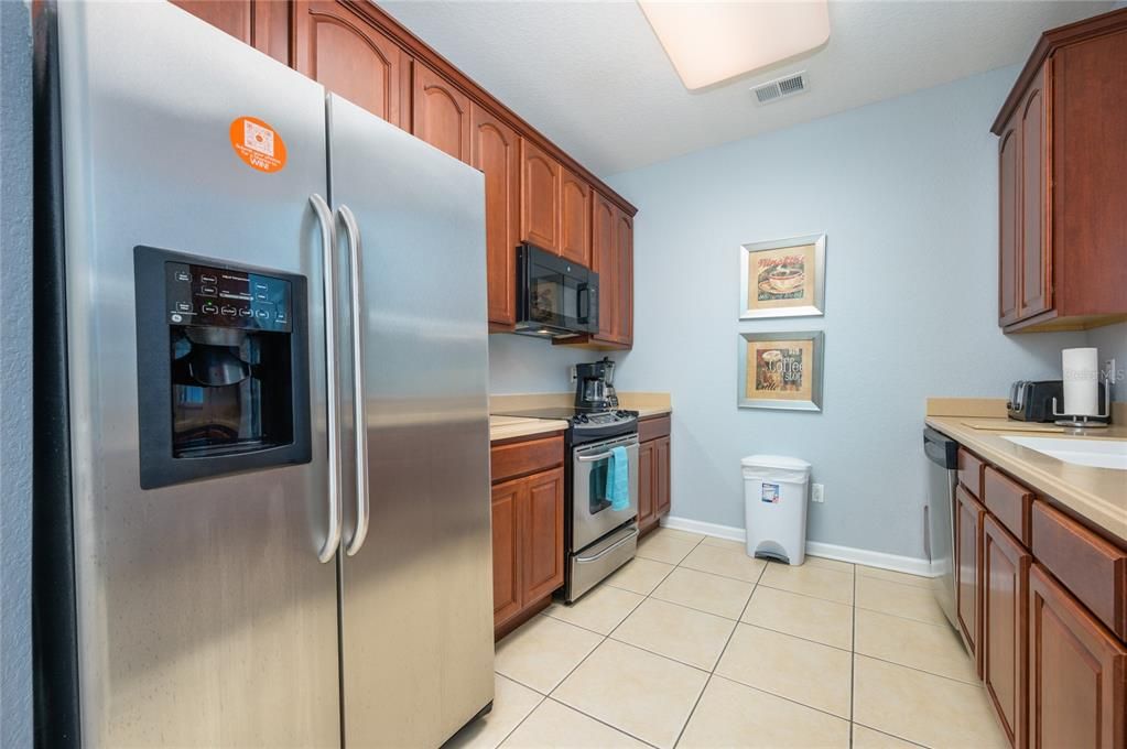 Active With Contract: $528,900 (3 beds, 2 baths, 1247 Square Feet)