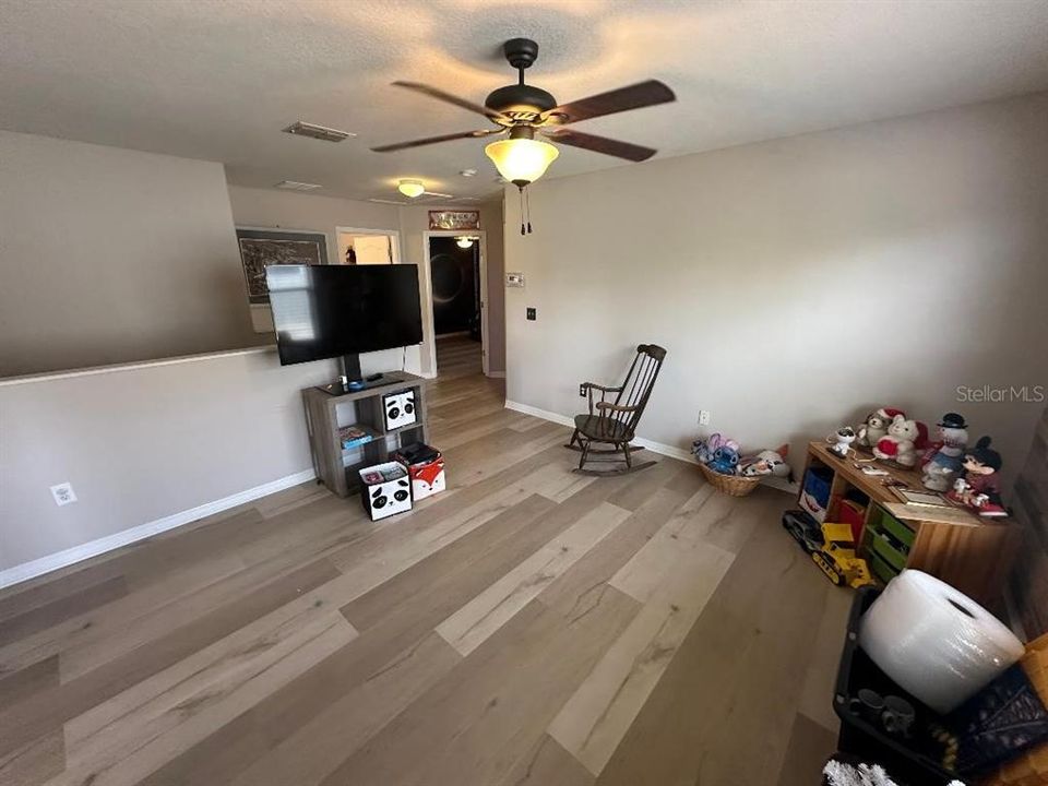For Sale: $425,000 (5 beds, 2 baths, 2200 Square Feet)