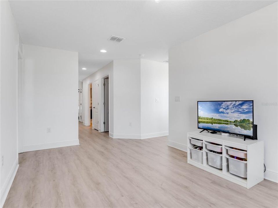 Active With Contract: $500,000 (4 beds, 2 baths, 2370 Square Feet)