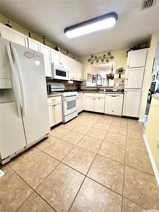 Active With Contract: $184,900 (2 beds, 2 baths, 1103 Square Feet)