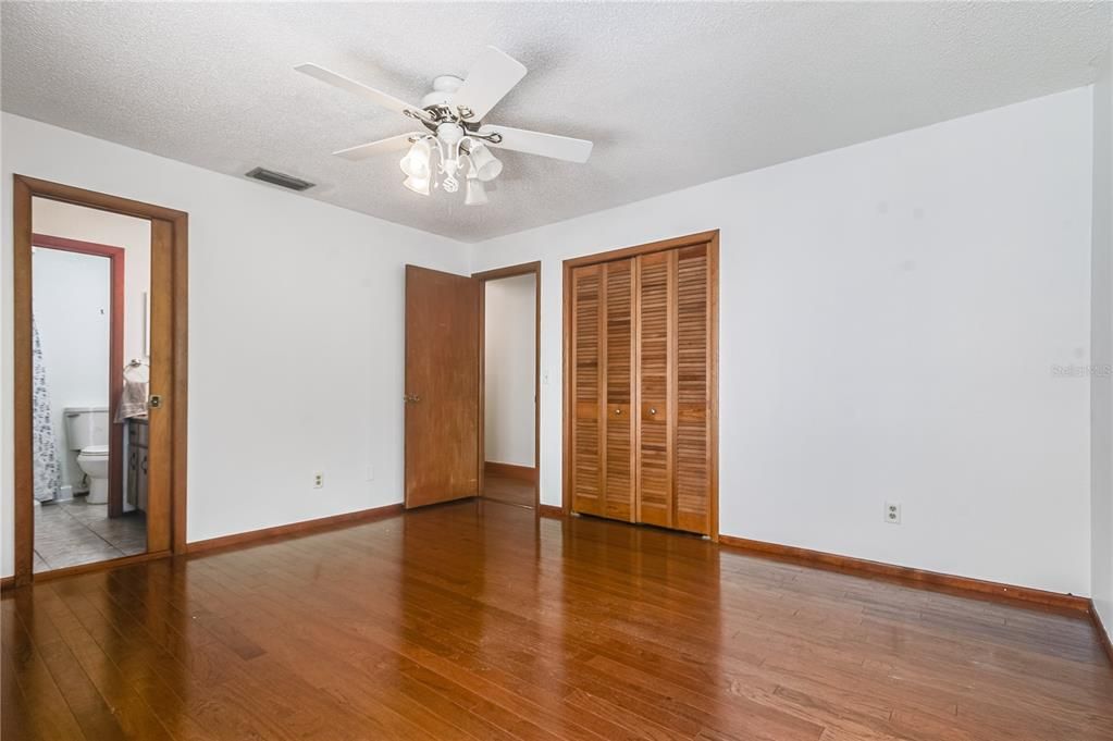 For Rent: $5,000 (3 beds, 2 baths, 1940 Square Feet)