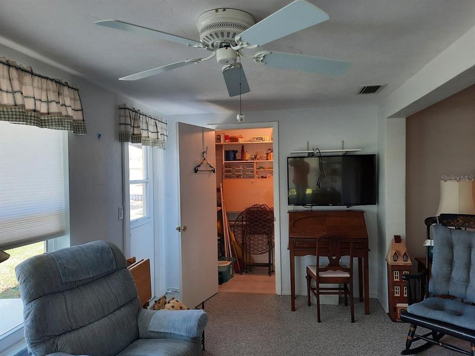 For Sale: $170,000 (2 beds, 2 baths, 1050 Square Feet)
