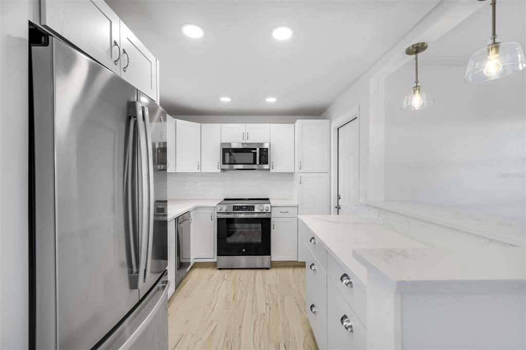 For Sale: $411,900 (2 beds, 2 baths, 1241 Square Feet)
