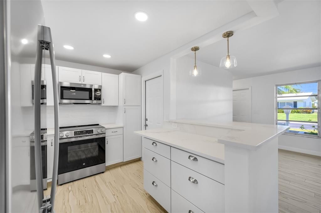 For Sale: $411,900 (2 beds, 2 baths, 1241 Square Feet)
