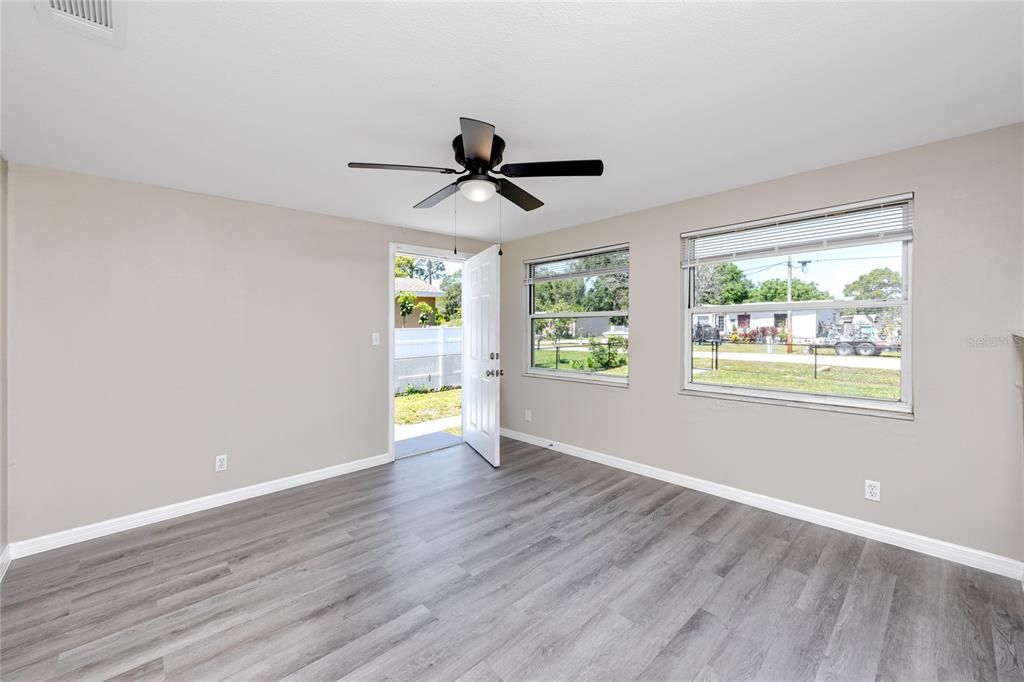 Active With Contract: $299,000 (2 beds, 2 baths, 825 Square Feet)