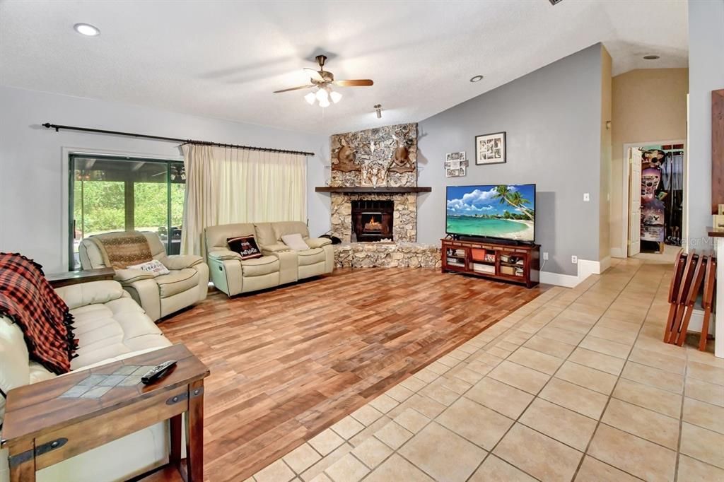 For Sale: $349,000 (4 beds, 2 baths, 1767 Square Feet)