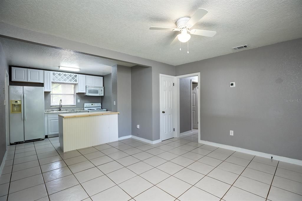 For Sale: $260,000 (3 beds, 1 baths, 850 Square Feet)