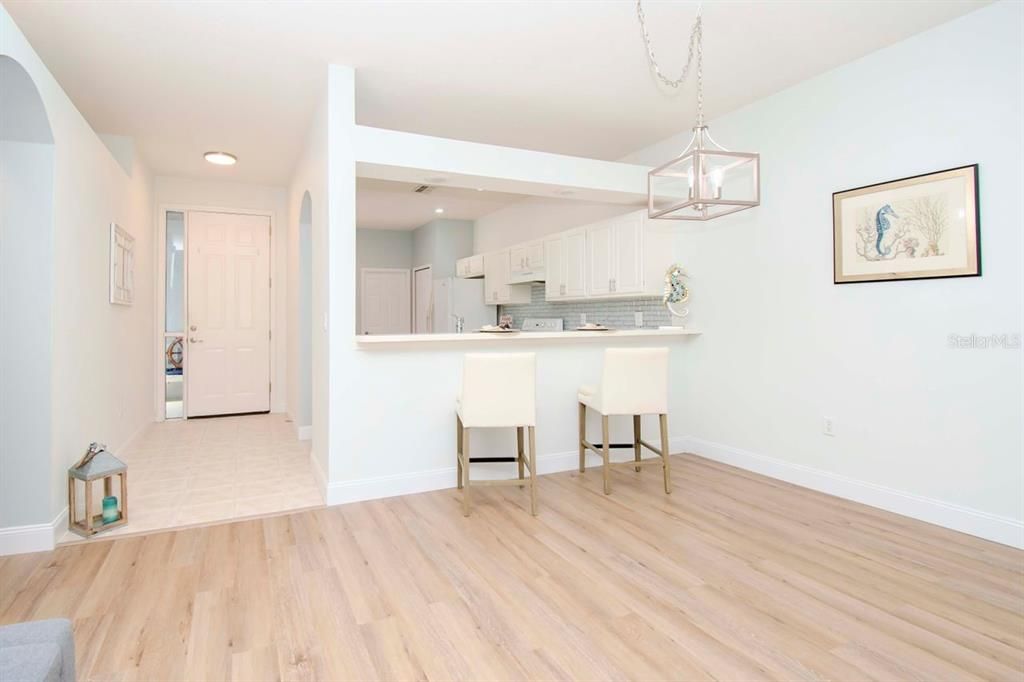 For Sale: $329,900 (2 beds, 2 baths, 1324 Square Feet)