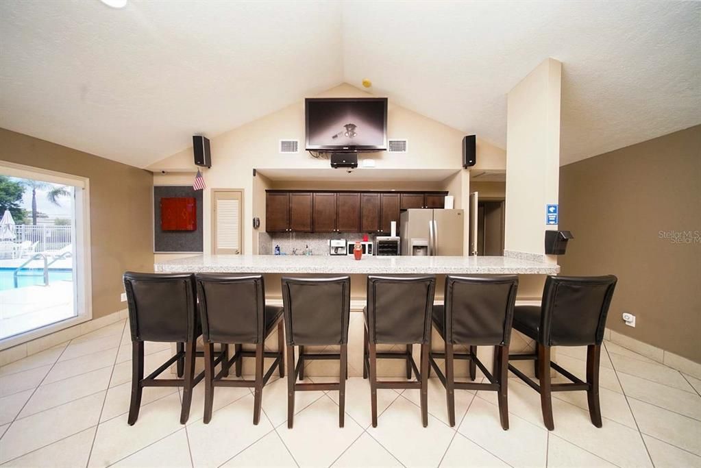 Active With Contract: $1,350 (1 beds, 1 baths, 700 Square Feet)