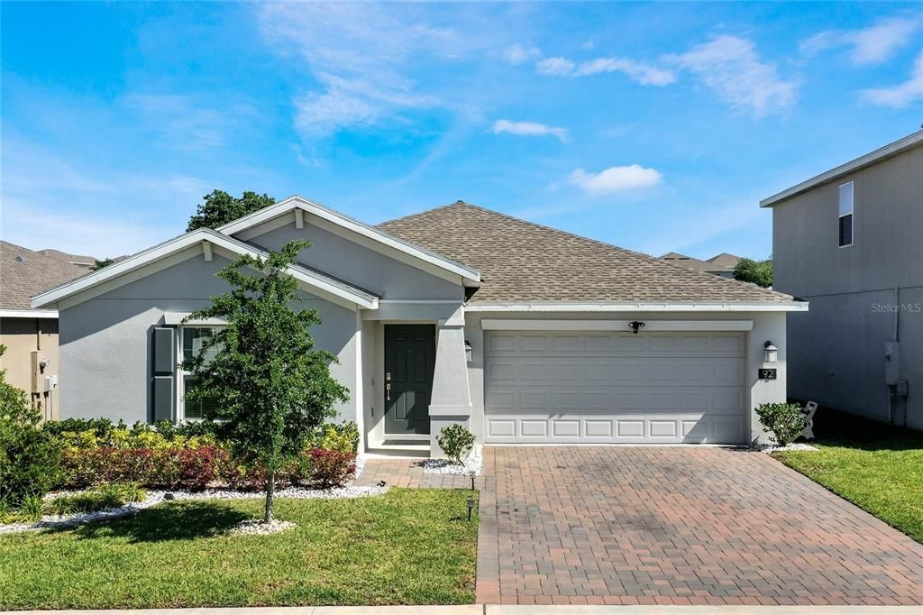 Recently Sold: $380,000 (3 beds, 2 baths, 1555 Square Feet)