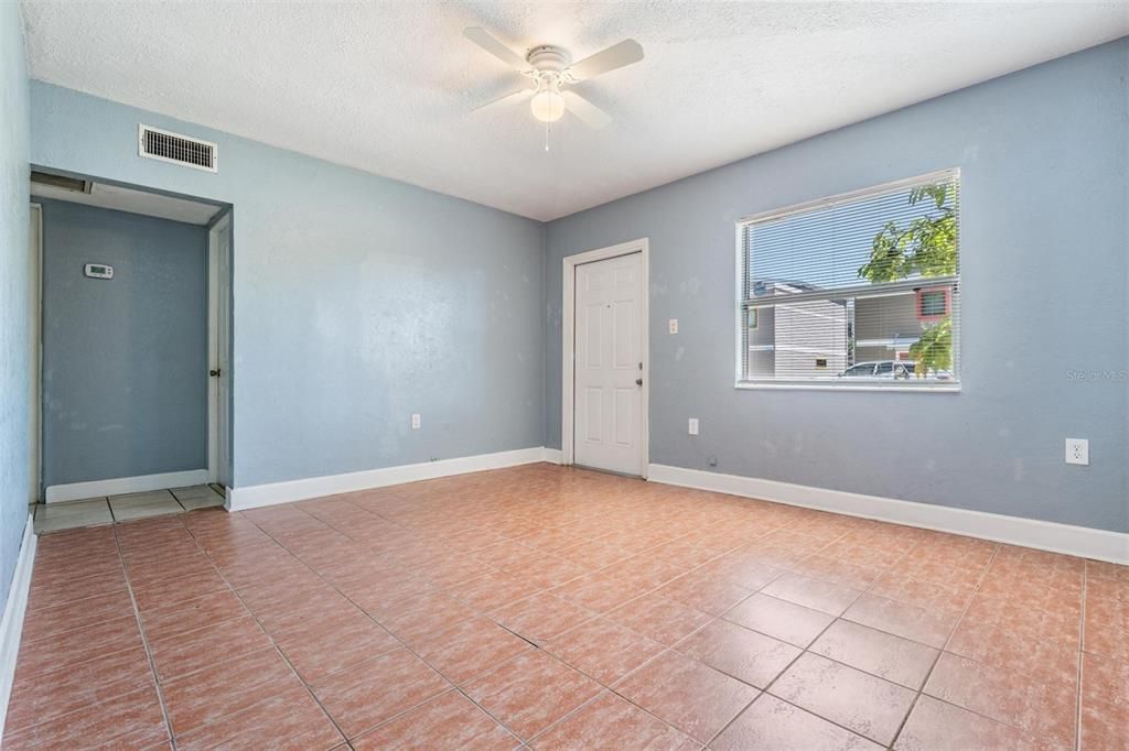 For Sale: $325,500 (3 beds, 2 baths, 1098 Square Feet)