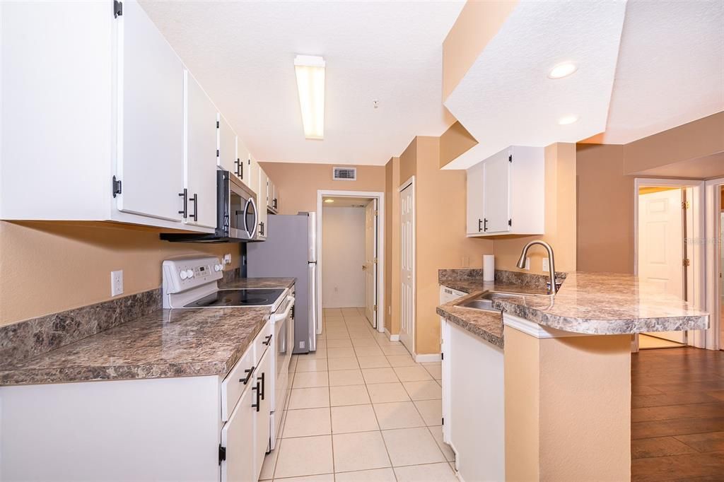 Recently Sold: $197,500 (1 beds, 1 baths, 732 Square Feet)
