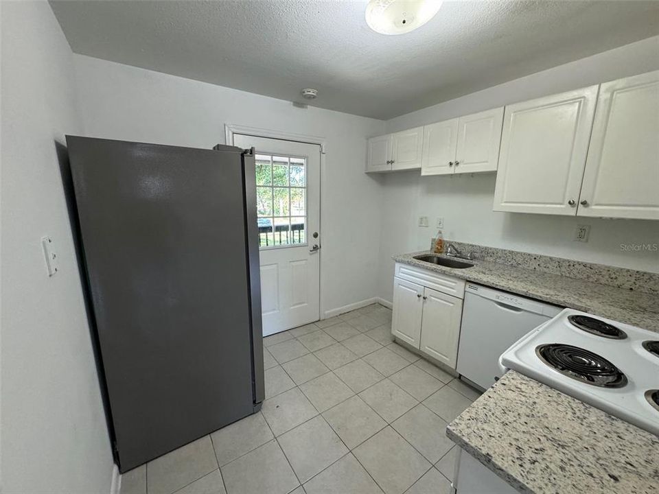 For Sale: $119,000 (2 beds, 1 baths, 899 Square Feet)