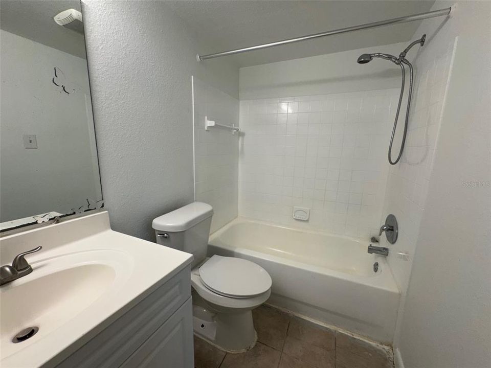 Active With Contract: $114,900 (2 beds, 1 baths, 899 Square Feet)