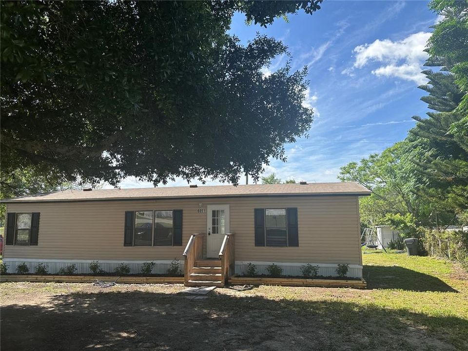 Active With Contract: $199,900 (3 beds, 2 baths, 1104 Square Feet)