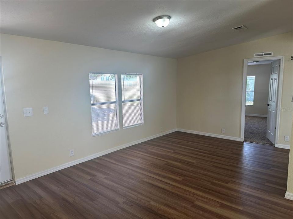 Active With Contract: $199,900 (3 beds, 2 baths, 1104 Square Feet)