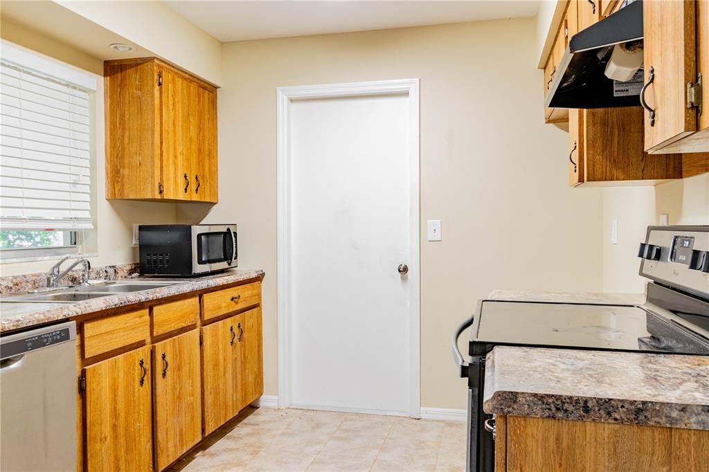 For Sale: $249,900 (3 beds, 1 baths, 994 Square Feet)