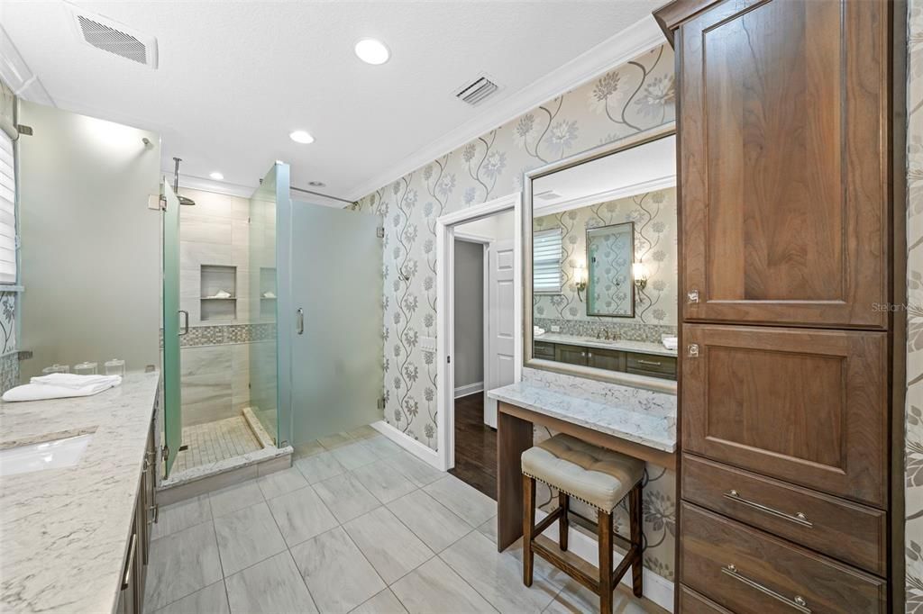最近售出: $1,025,000 (3 贝兹, 2 浴室, 2434 平方英尺)