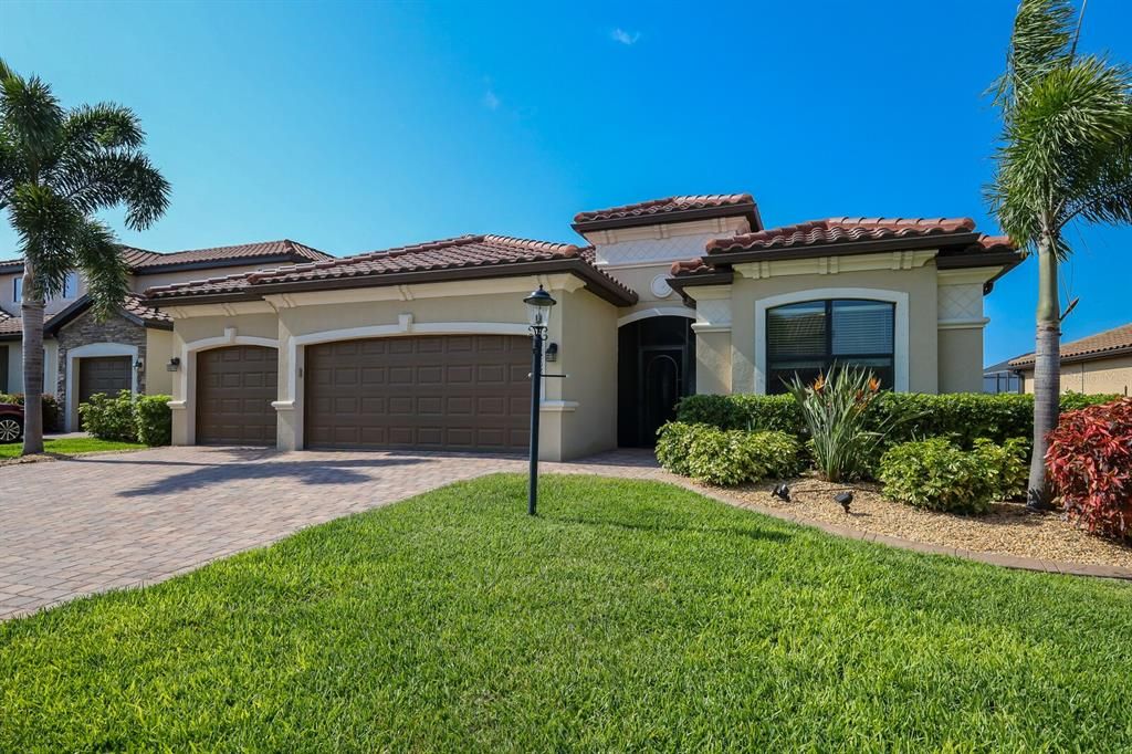 Recently Sold: $774,900 (4 beds, 2 baths, 2251 Square Feet)