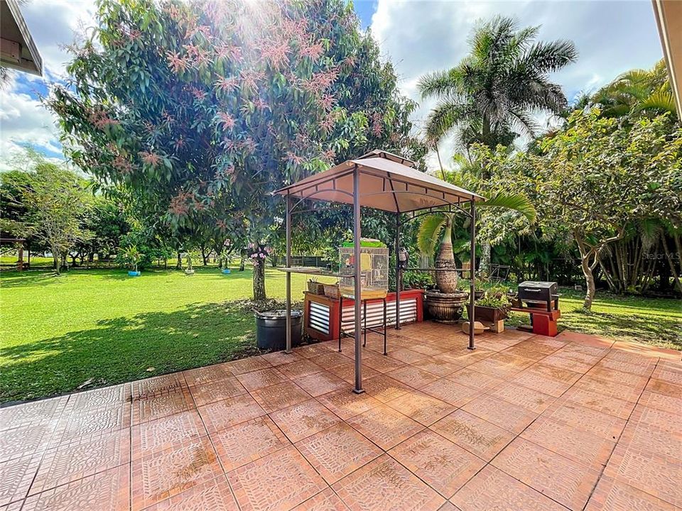 Vendido Recientemente: $920,000 (4 camas, 2 baños, 2176 Pies cuadrados)