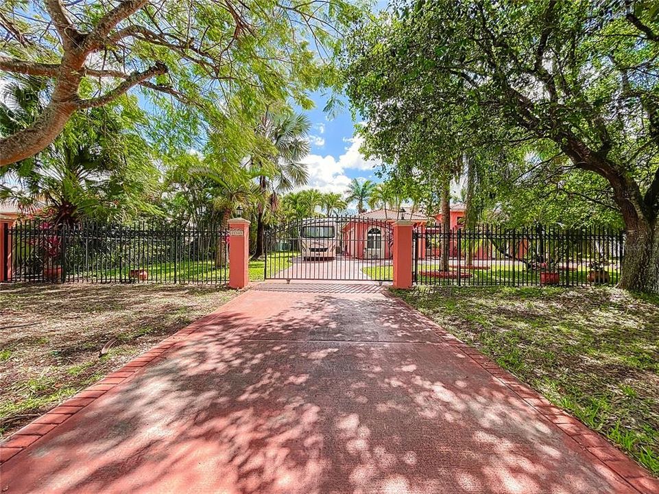 Recently Sold: $920,000 (4 beds, 2 baths, 2176 Square Feet)