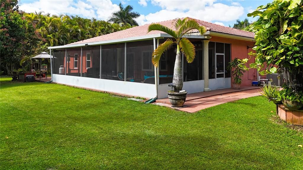 Vendido Recientemente: $920,000 (4 camas, 2 baños, 2176 Pies cuadrados)