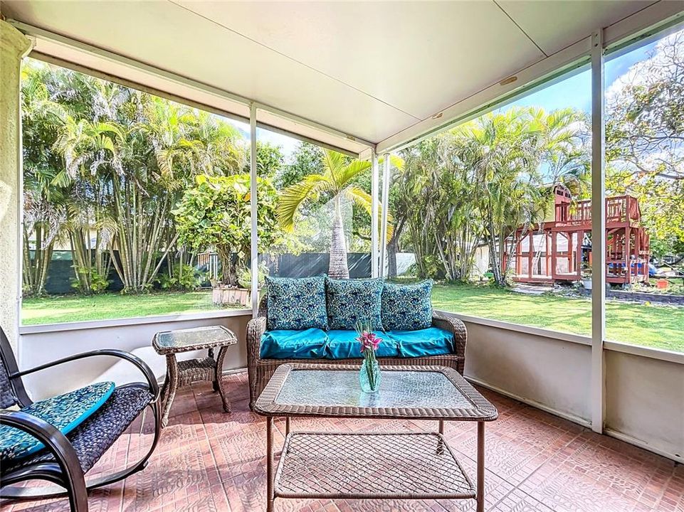 Recently Sold: $920,000 (4 beds, 2 baths, 2176 Square Feet)