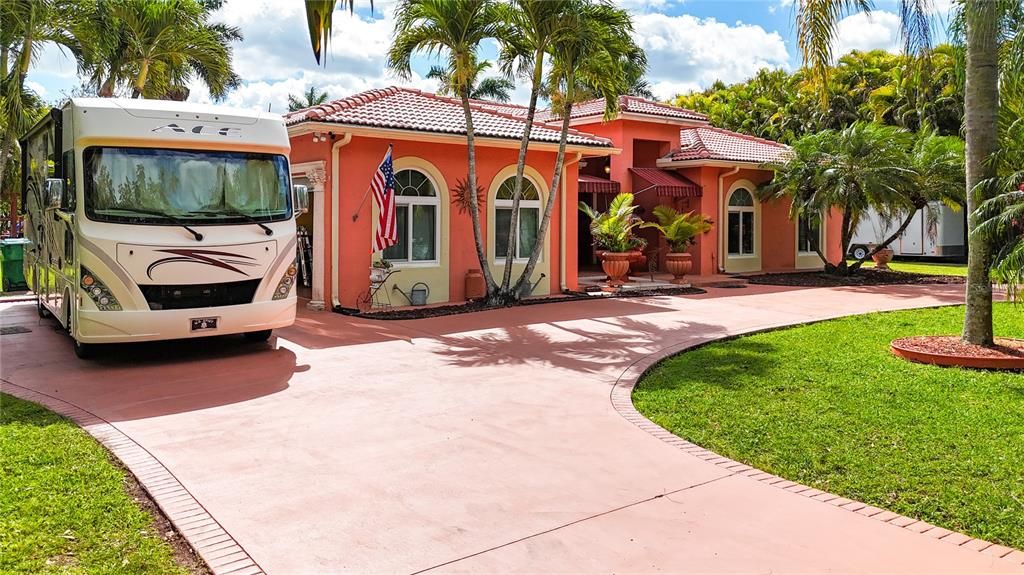 Recently Sold: $920,000 (4 beds, 2 baths, 2176 Square Feet)