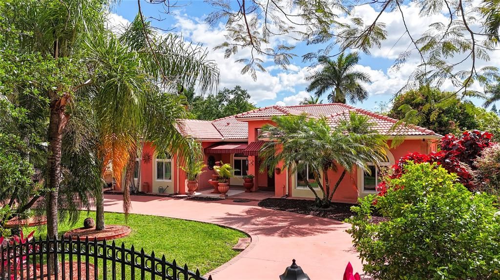 Recently Sold: $920,000 (4 beds, 2 baths, 2176 Square Feet)