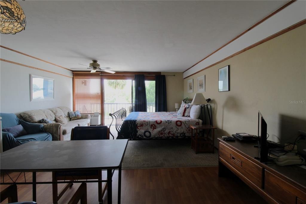 Active With Contract: $135,000 (0 beds, 1 baths, 480 Square Feet)