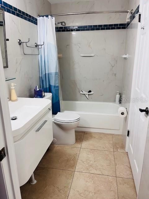 For Rent: $2,700 (2 beds, 2 baths, 1227 Square Feet)