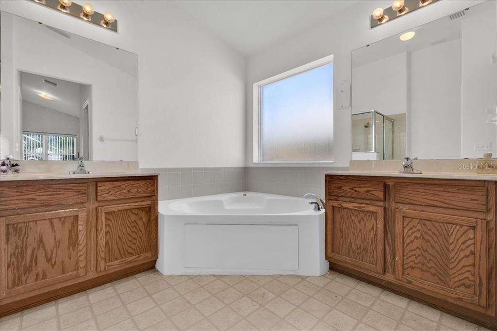 待售: $295,000 (3 贝兹, 2 浴室, 1712 平方英尺)