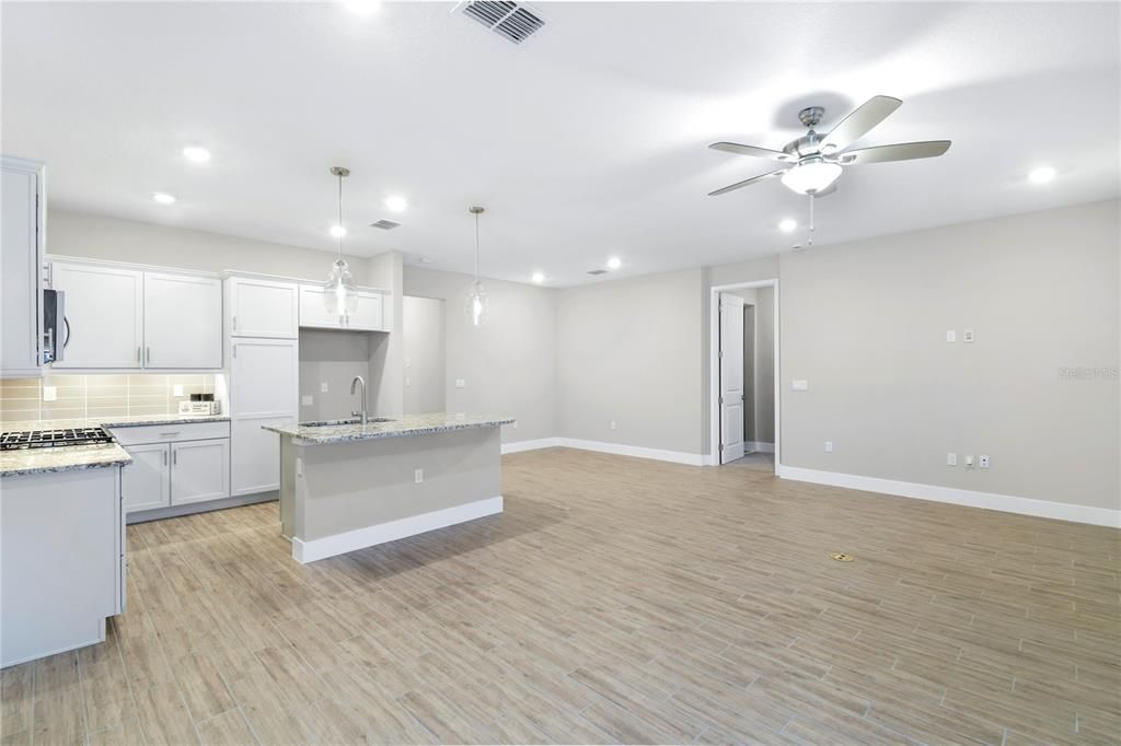 For Sale: $318,990 (2 beds, 2 baths, 1320 Square Feet)