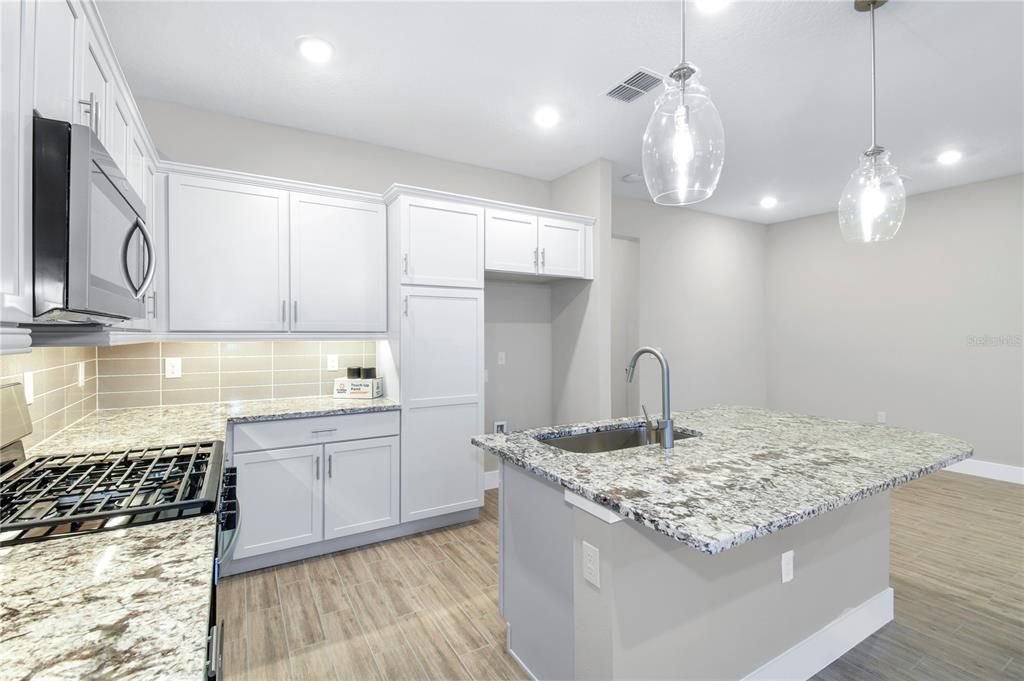 For Sale: $318,990 (2 beds, 2 baths, 1320 Square Feet)