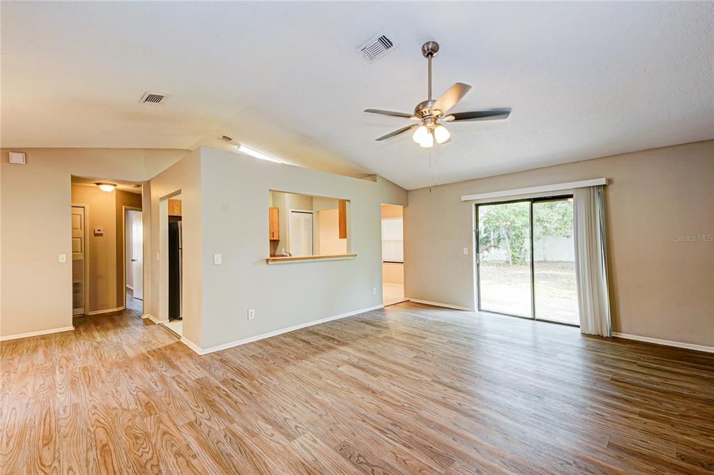 For Sale: $359,900 (3 beds, 2 baths, 1462 Square Feet)